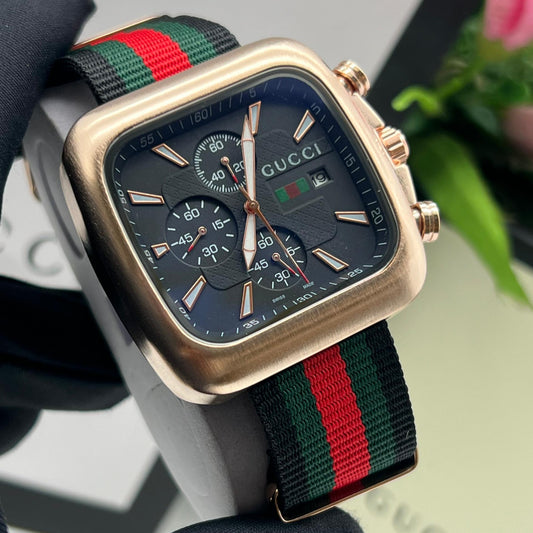 Montre Gucci Chronographe Carrée (Ref MM061 Bracelet en tissu rayé Gucci)