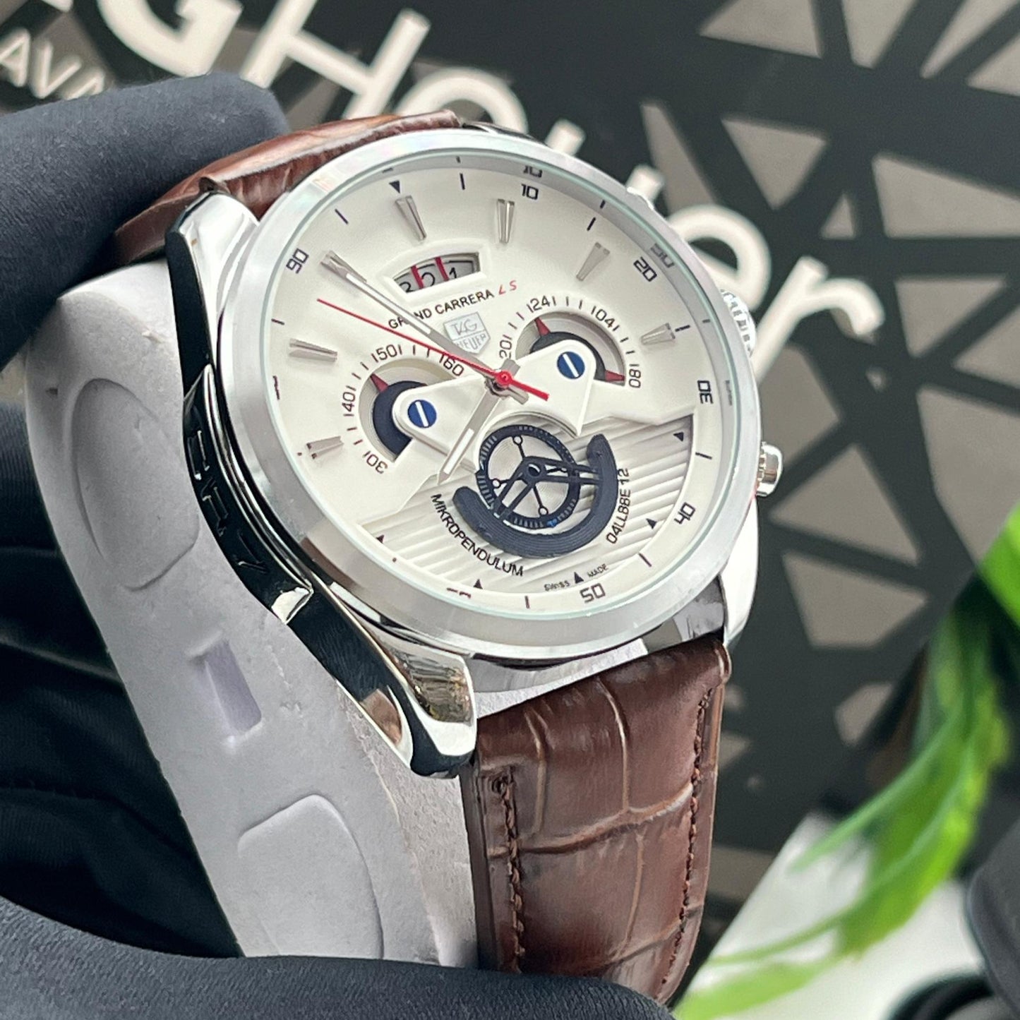 Montre TAG Heuer Grand Carrera Calibre 17 RS2 (Ref MM060 bracelet en cuir marron)