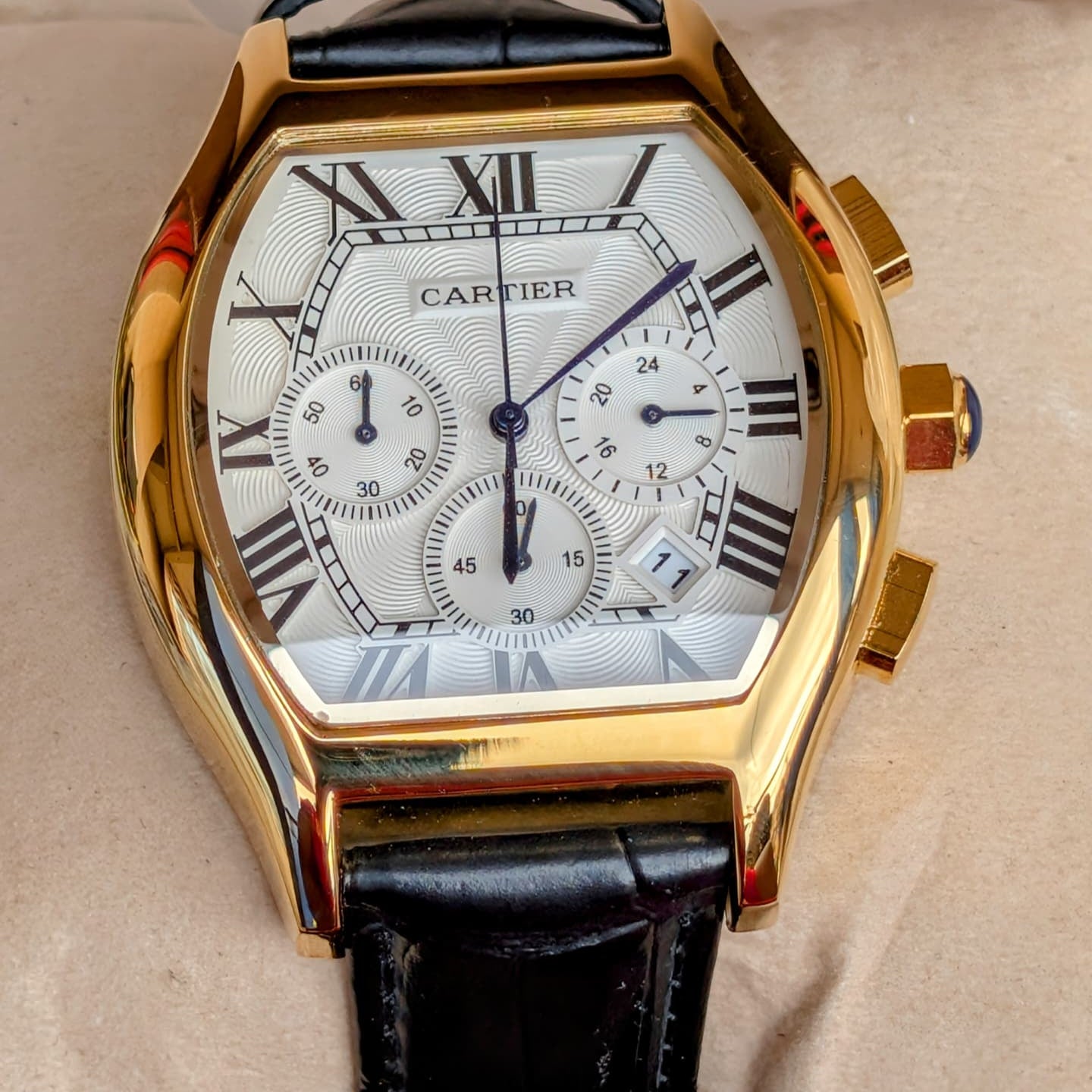 Montre Cartier (Ref MM040 Bracelet en cuir noir)