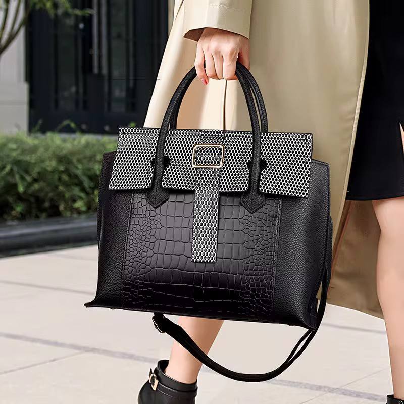 Sac en cuir noir pointillé (Ref : SM095)